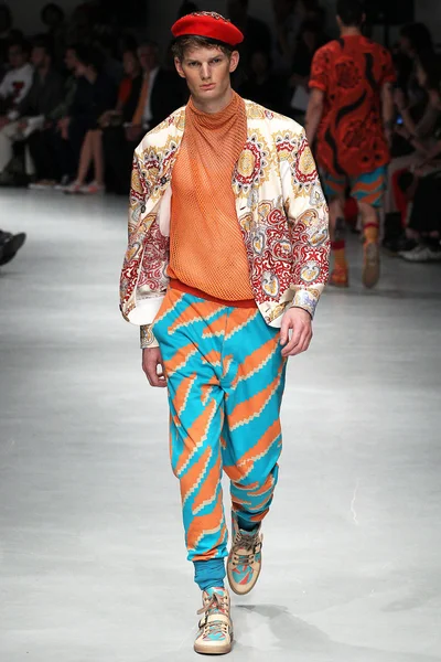 Look 19